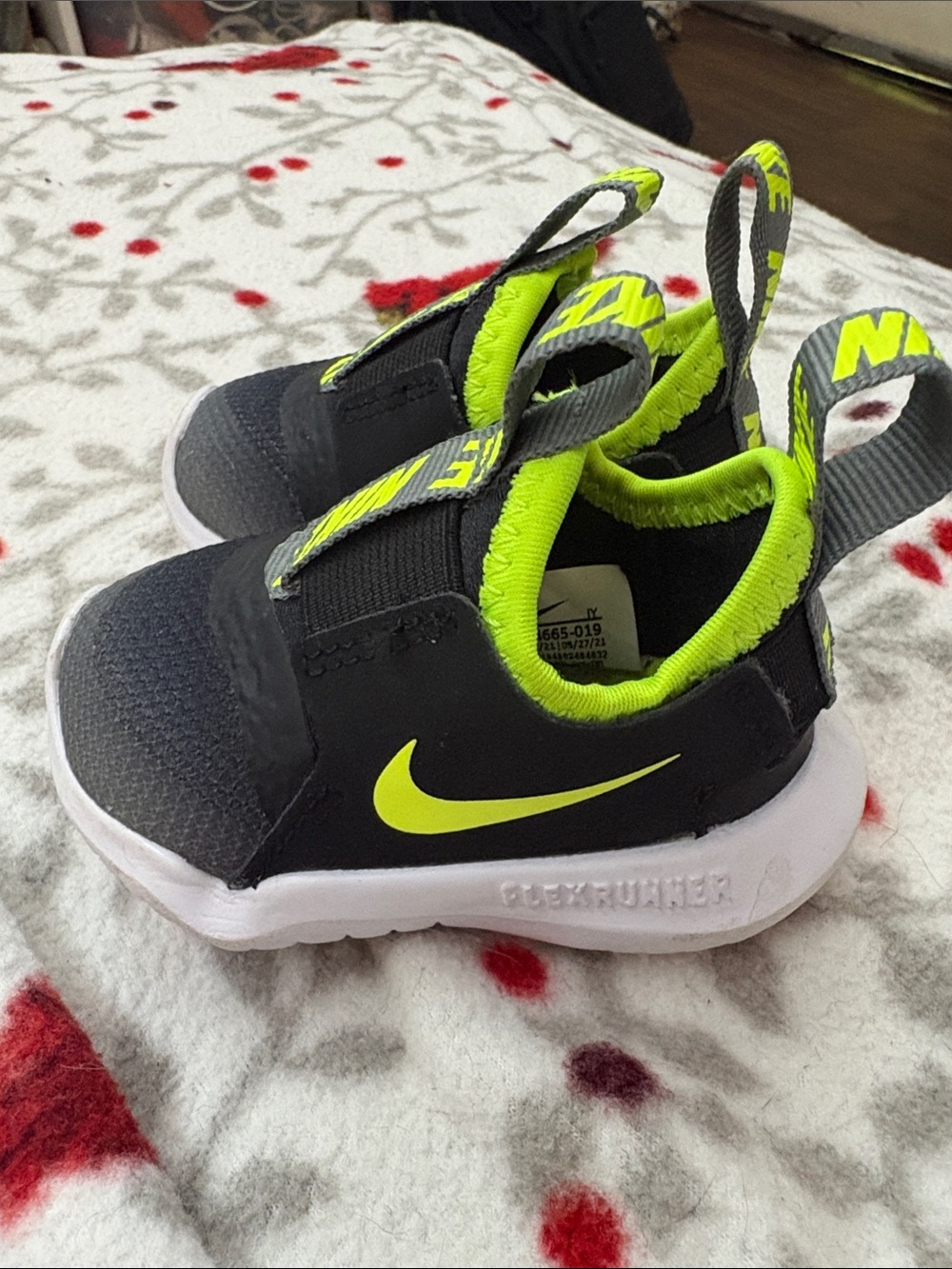 Nike Kids Black & Neon Yellow Slip-On Flex Runner Sneakers
